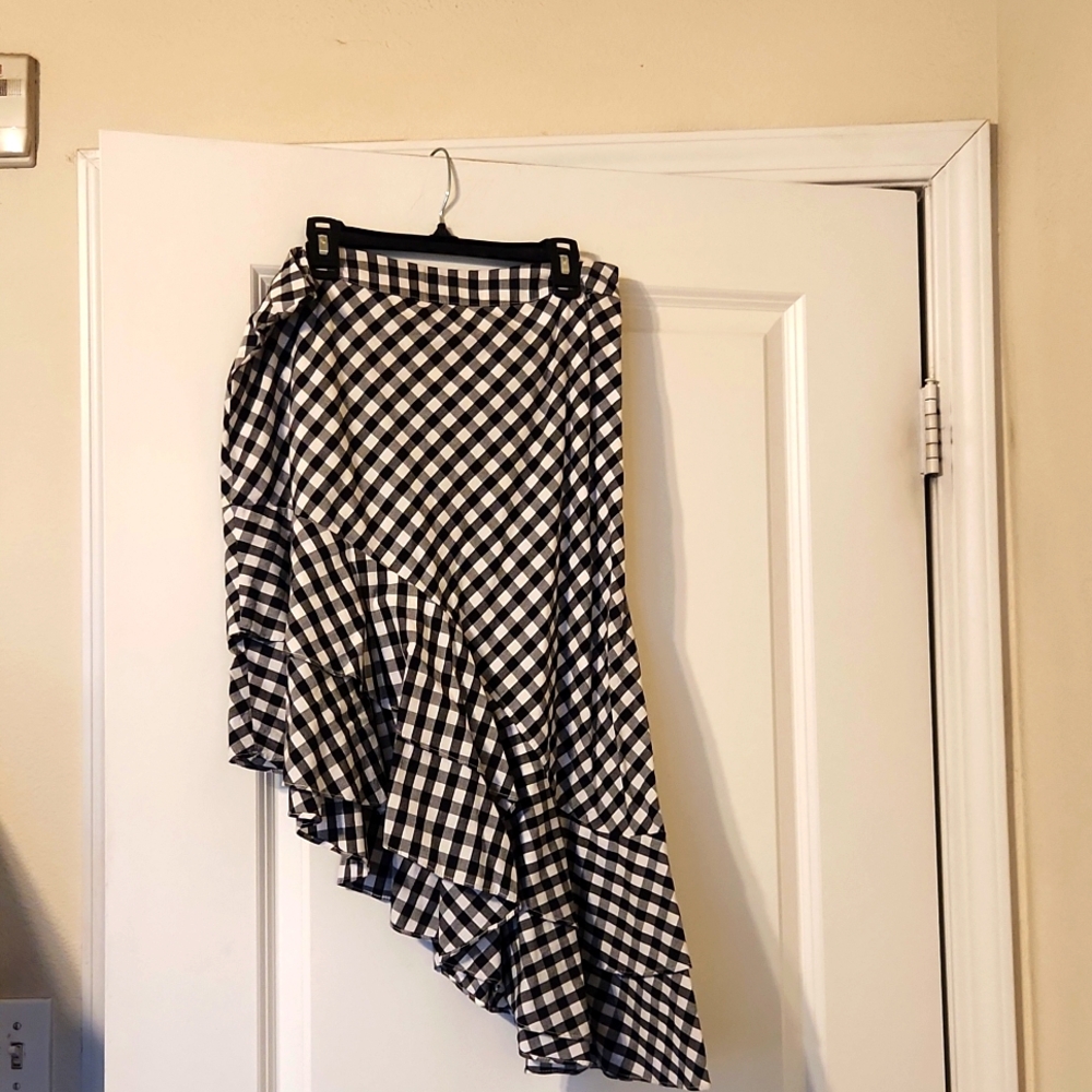 Women's asymmetrical skirt